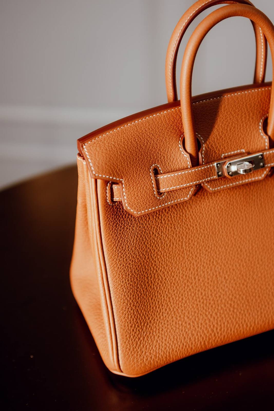 Close view of the Hermès Birkin clochette, strap and turn lock