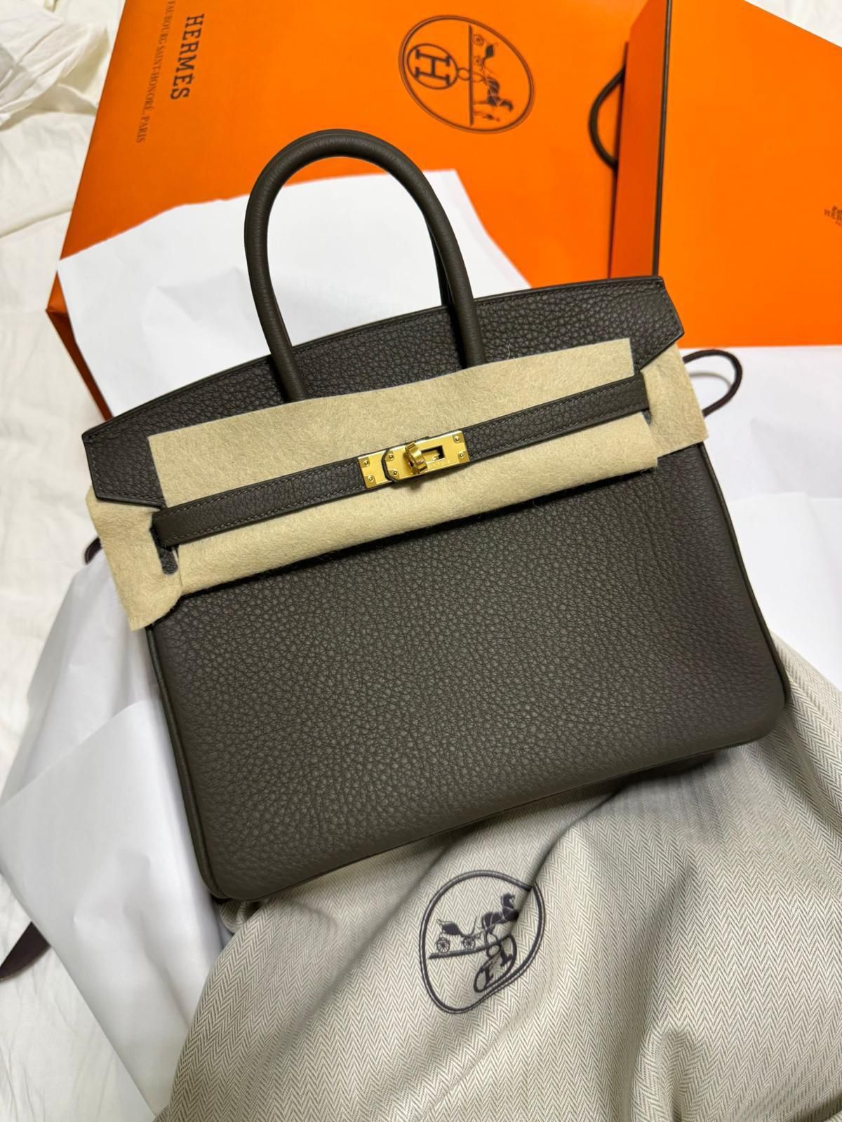 Hermès Birkin 25 in Etain Togo leather with its orange box and dust bag